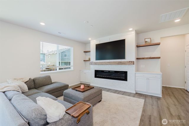 940 Panoramic Loop, Bremerton, WA 98312