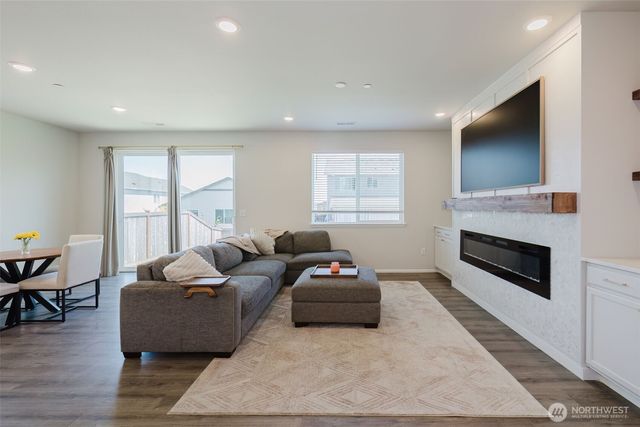 940 Panoramic Loop, Bremerton, WA 98312