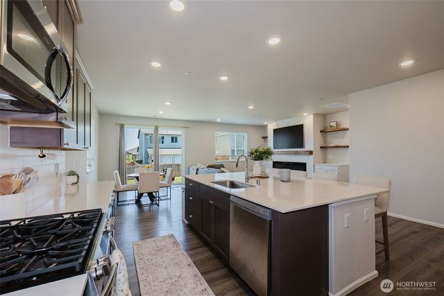 940 Panoramic Loop, Bremerton, WA 98312