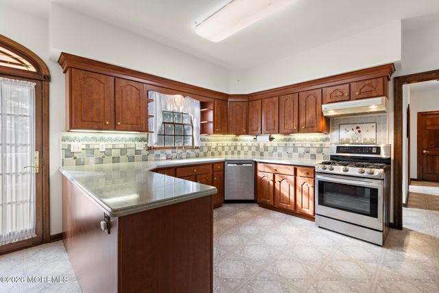 22 Windswept Lane, Freehold, NJ 07728