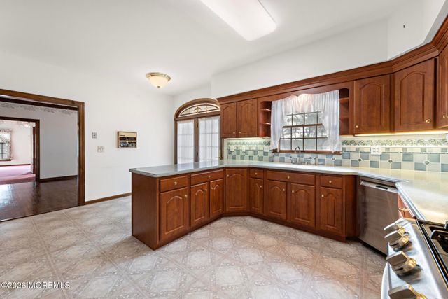 22 Windswept Lane, Freehold, NJ 07728