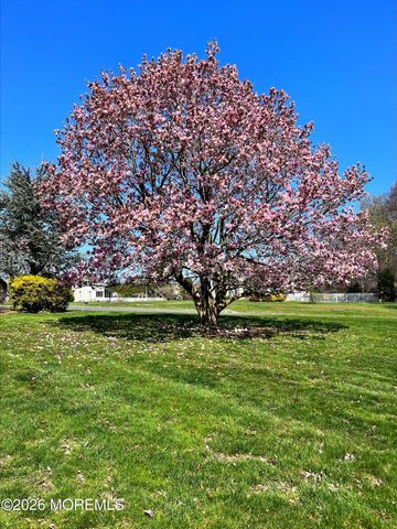 22 Windswept Lane, Freehold, NJ 07728