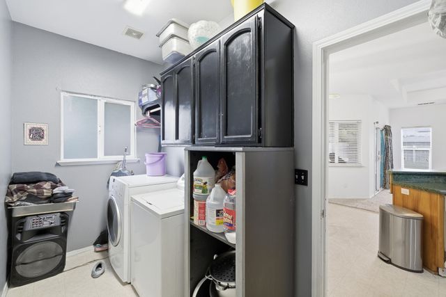 1692 Maple Court, Tulare, CA 93274