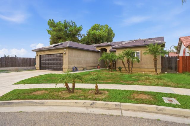 1692 Maple Court, Tulare, CA 93274