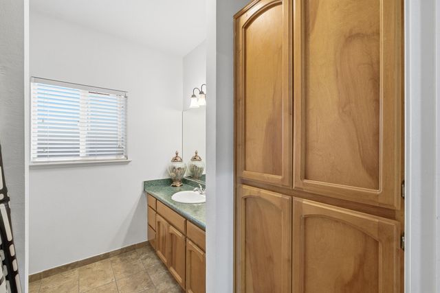 1692 Maple Court, Tulare, CA 93274