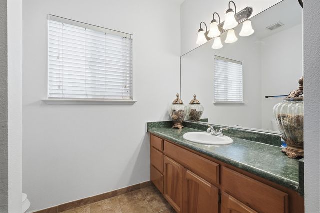 1692 Maple Court, Tulare, CA 93274