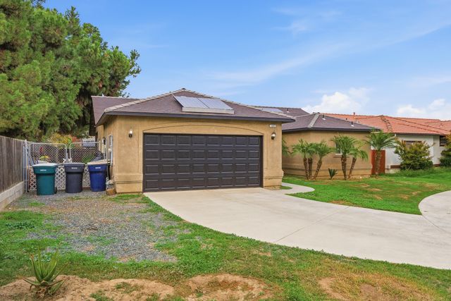 1692 Maple Court, Tulare, CA 93274