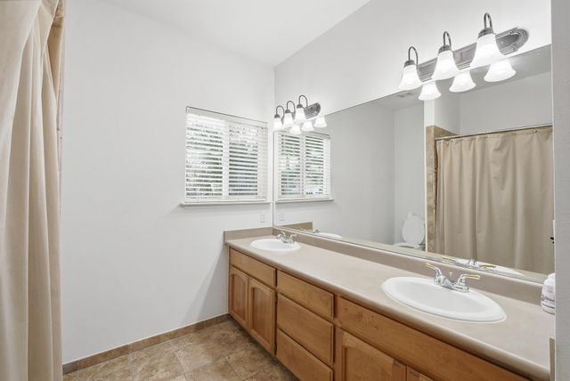 1692 Maple Court, Tulare, CA 93274