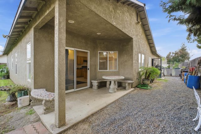 1692 Maple Court, Tulare, CA 93274