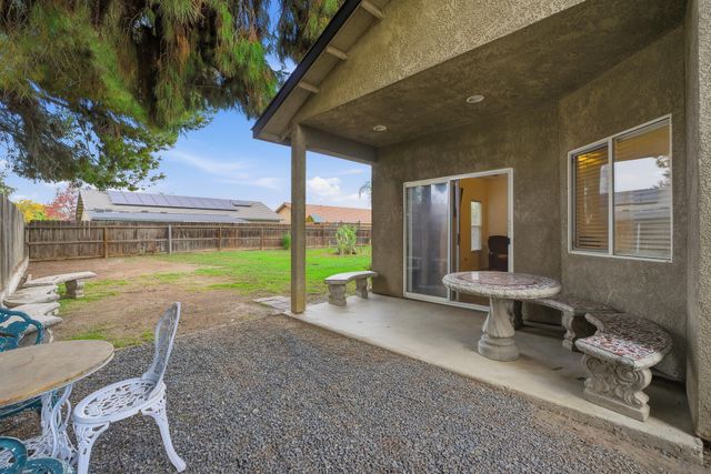 1692 Maple Court, Tulare, CA 93274