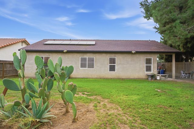 1692 Maple Court, Tulare, CA 93274