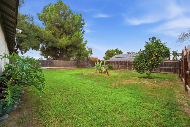 1692 Maple Court, Tulare, CA 93274