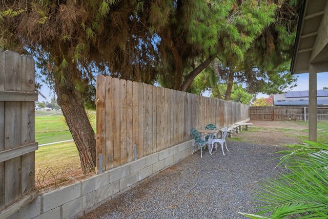 1692 Maple Court, Tulare, CA 93274