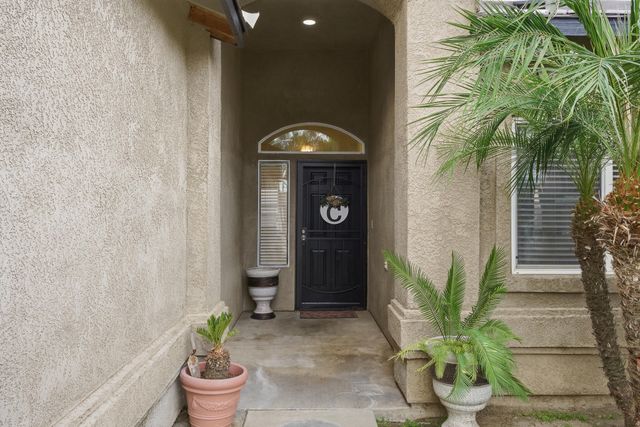 1692 Maple Court, Tulare, CA 93274