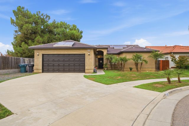 1692 Maple Court, Tulare, CA 93274