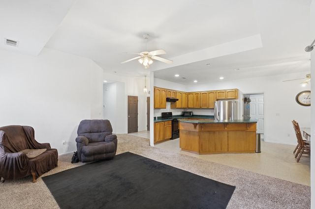 1692 Maple Court, Tulare, CA 93274