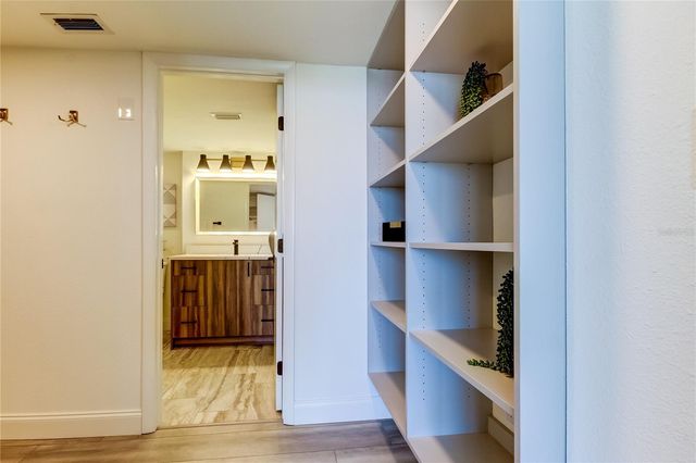 500 N OSCEOLA AVENUE H, Clearwater, FL 33755