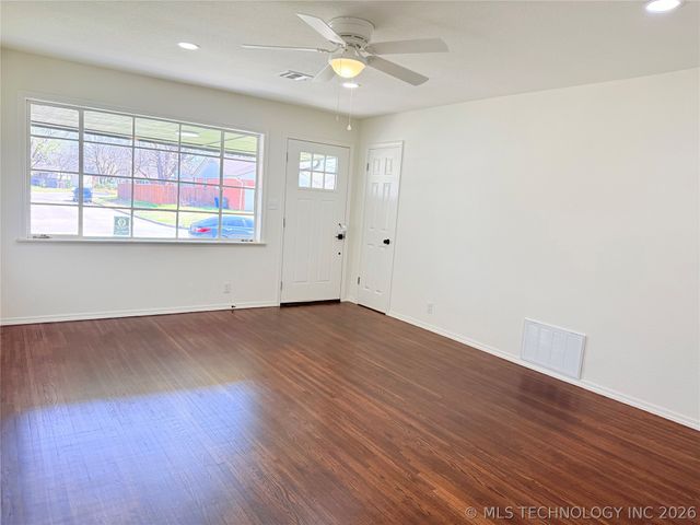 68 S 105th East Place, Tulsa, OK 74128