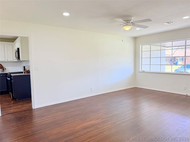 68 S 105th East Place, Tulsa, OK 74128