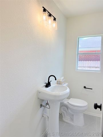 68 S 105th East Place, Tulsa, OK 74128