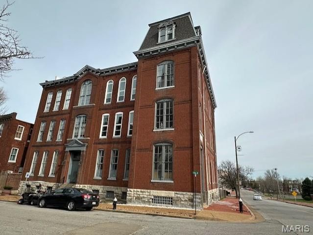 1047 Lafayette Avenue E, St Louis, MO 63104