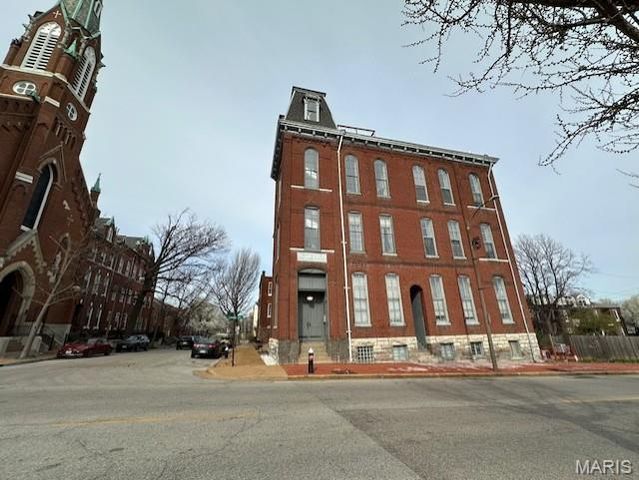 1047 Lafayette Avenue E, St Louis, MO 63104