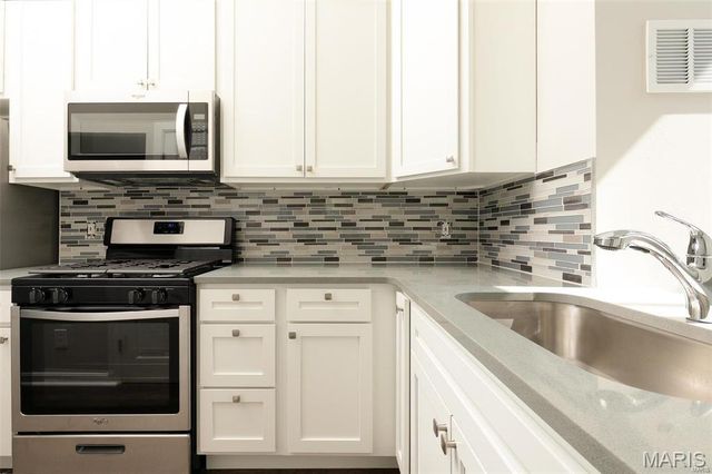 1047 Lafayette Avenue E, St Louis, MO 63104