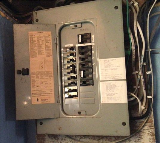 1953 Shadyside Dr, Hermitage, PA 16148