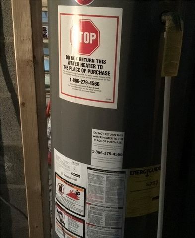 1953 Shadyside Dr, Hermitage, PA 16148