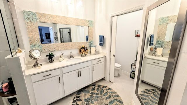 5639 N HONORE AVENUE 222, Sarasota, FL 34243