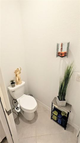 5639 N HONORE AVENUE 222, Sarasota, FL 34243