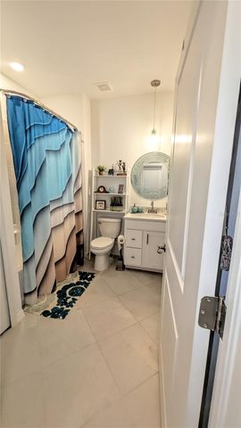 5639 N HONORE AVENUE 222, Sarasota, FL 34243