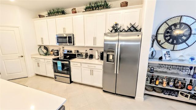5639 N HONORE AVENUE 222, Sarasota, FL 34243