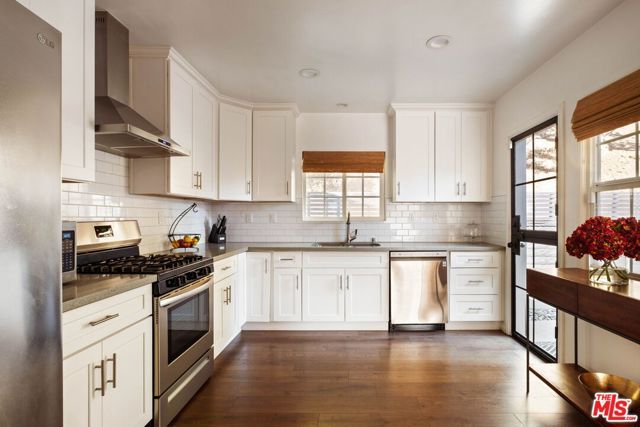 4550 S Mullen Avenue, Los Angeles, CA 90043