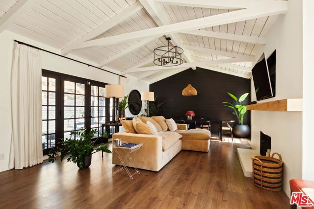 4550 S Mullen Avenue, Los Angeles, CA 90043