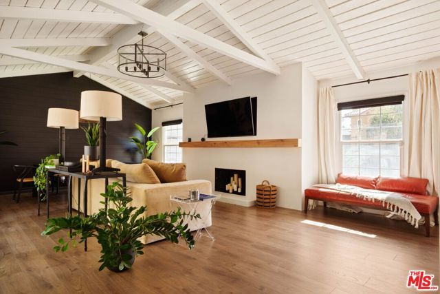 4550 S Mullen Avenue, Los Angeles, CA 90043