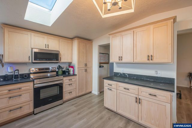 1177 Vaughan Ln, Lebanon, OR 97355