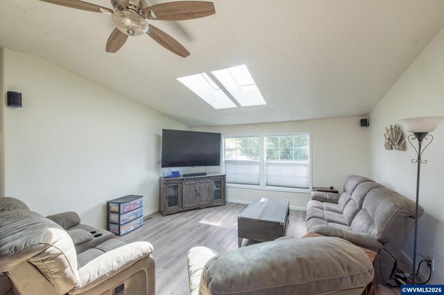 1177 Vaughan Ln, Lebanon, OR 97355