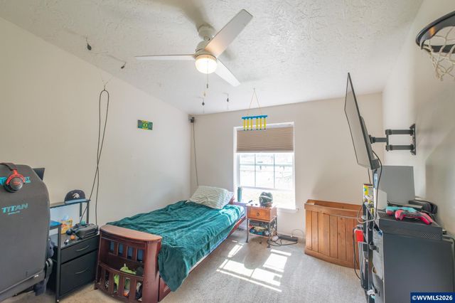 1177 Vaughan Ln, Lebanon, OR 97355