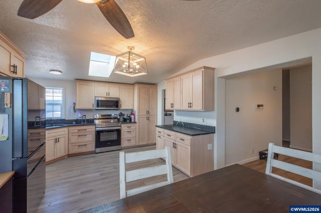 1177 Vaughan Ln, Lebanon, OR 97355