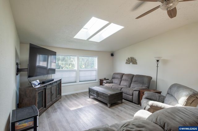 1177 Vaughan Ln, Lebanon, OR 97355