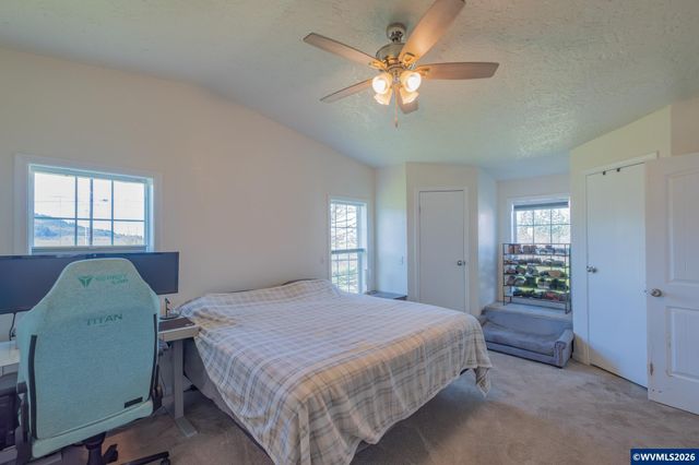 1177 Vaughan Ln, Lebanon, OR 97355