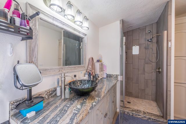 1177 Vaughan Ln, Lebanon, OR 97355