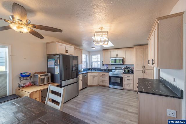 1177 Vaughan Ln, Lebanon, OR 97355