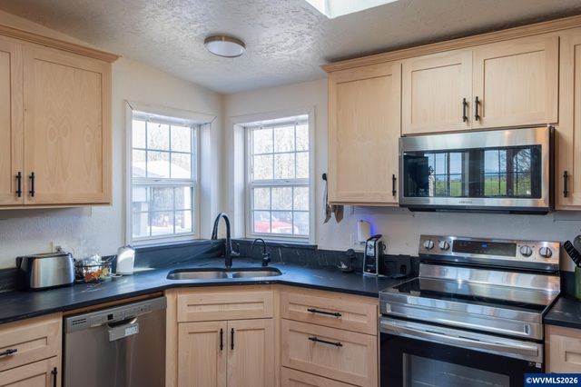 1177 Vaughan Ln, Lebanon, OR 97355