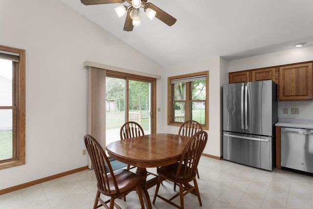 706 Woodbridge TRAIL, Watertown, WI 53094