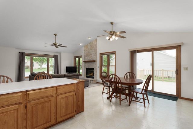706 Woodbridge TRAIL, Watertown, WI 53094