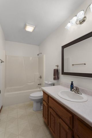 706 Woodbridge TRAIL, Watertown, WI 53094