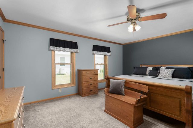 706 Woodbridge TRAIL, Watertown, WI 53094