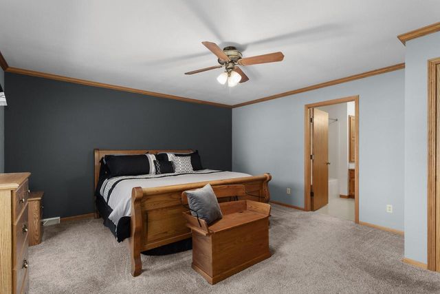 706 Woodbridge TRAIL, Watertown, WI 53094